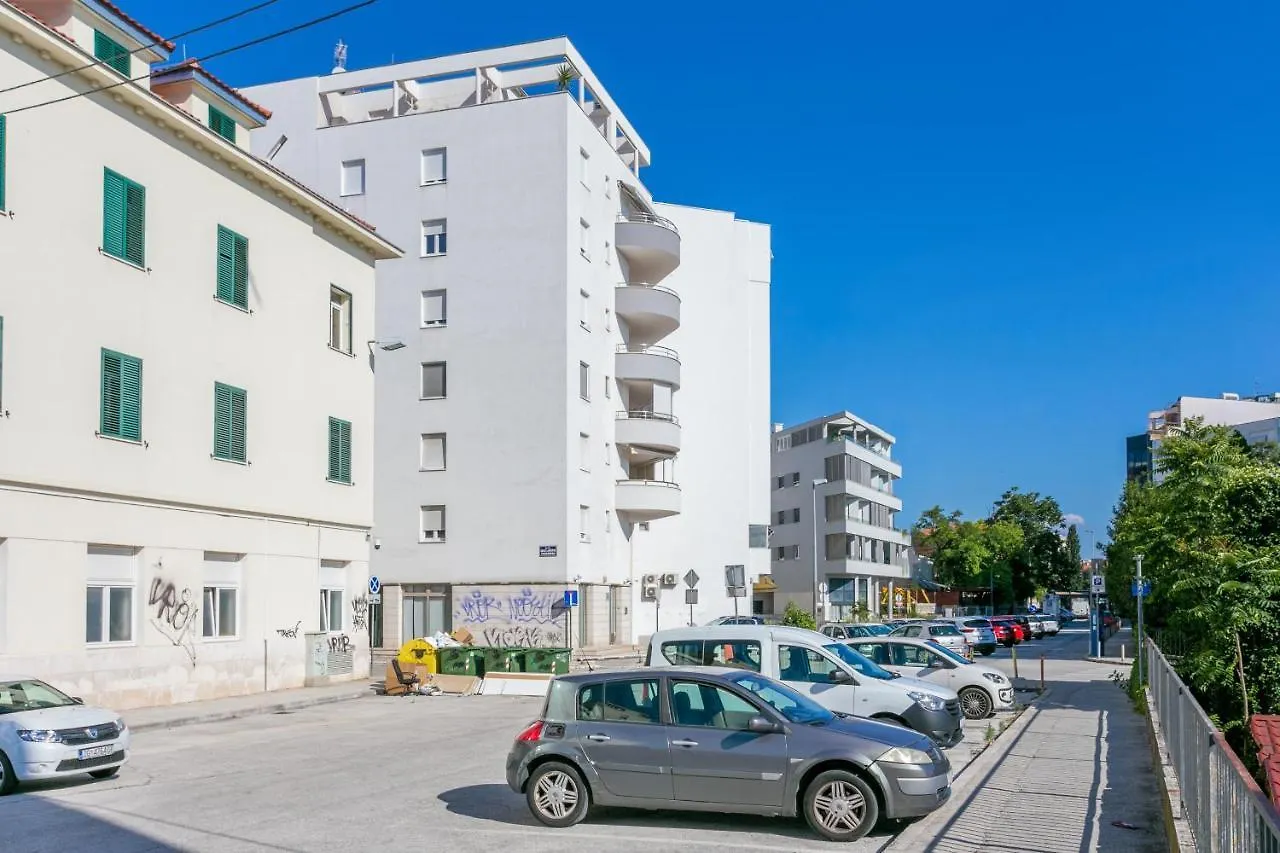 Apartments With Wifi Split - 21385 Hırvatistan