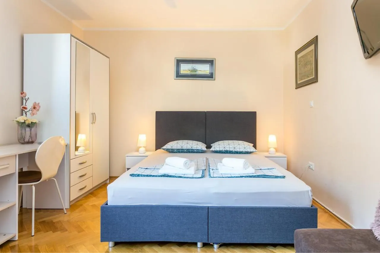 Apartments With Wifi Split - 21385